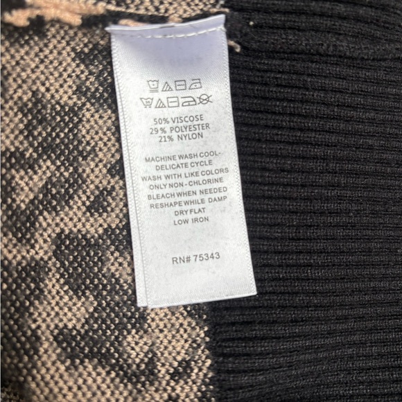 Tahari Women's Leopard Animal Print Turtleneck Sweater Size (M) Beige And Black - Picture 10 of 12